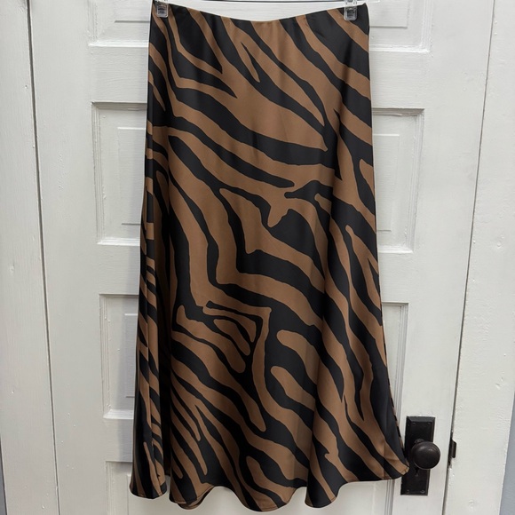 Dresses & Skirts - Animal Print Midi Skirt Banana Republic Womens Small Brown Black